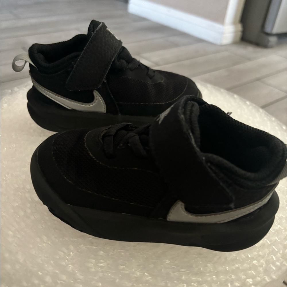 Nike Team Hustle D 10 size 7c Black and Silver